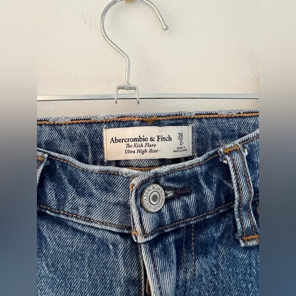 Abercrombie & Fitch The Kick Flare Ultra High Rise Jeans, Size 26 / 2 - Picture 5 of 5